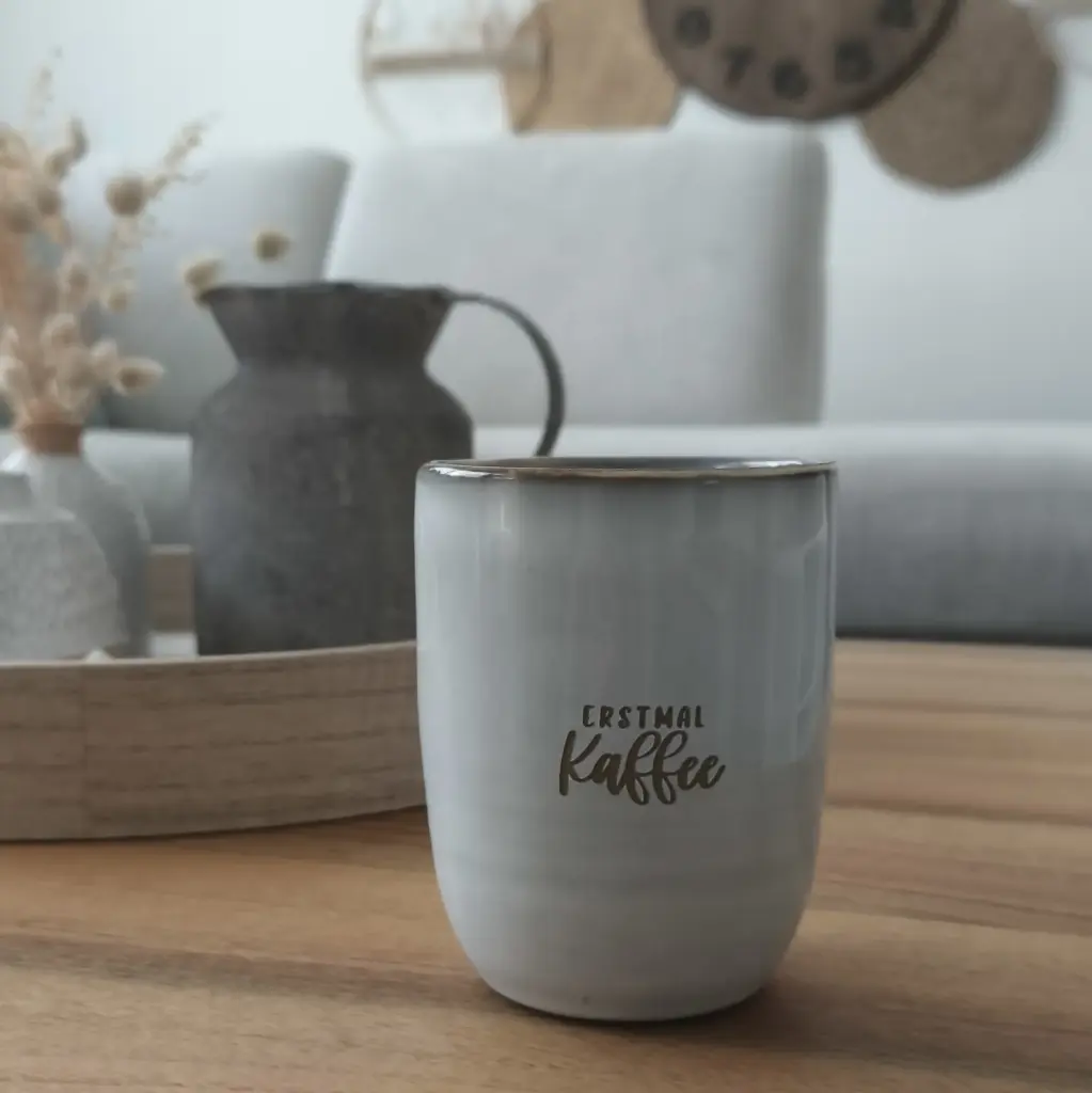 Becher Tabo beschriftet