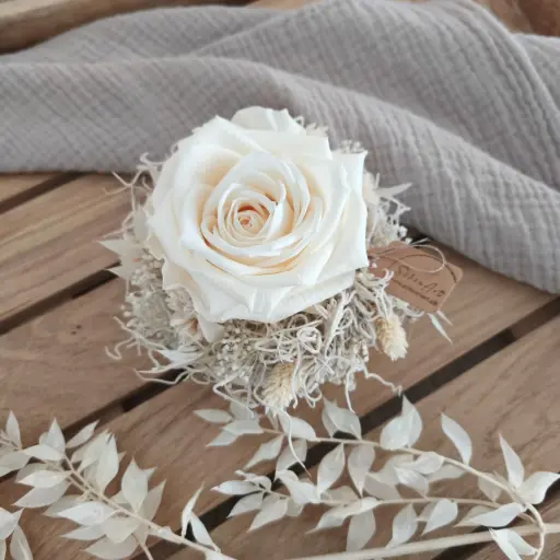 [1457657] Herbstteller mit Rose und Trockenblumenkranz